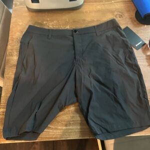 Men’s lululemon golf short